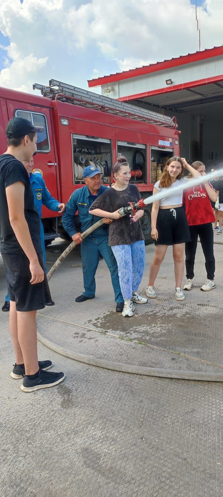 В Пономаревке школьники посетили пожарную часть